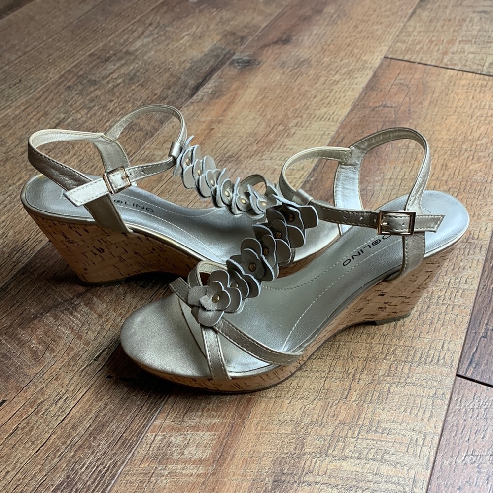 Bandolino Ninette light gold wedge Sandle size 5 1/2